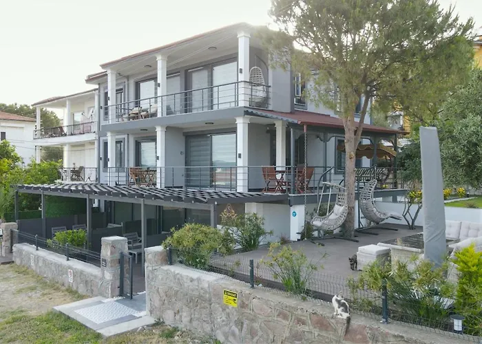 Select Cunda - Sea View With Garden 2 Bedroom At Cunda Island